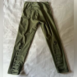 Women's size small green athletic workout capri pants